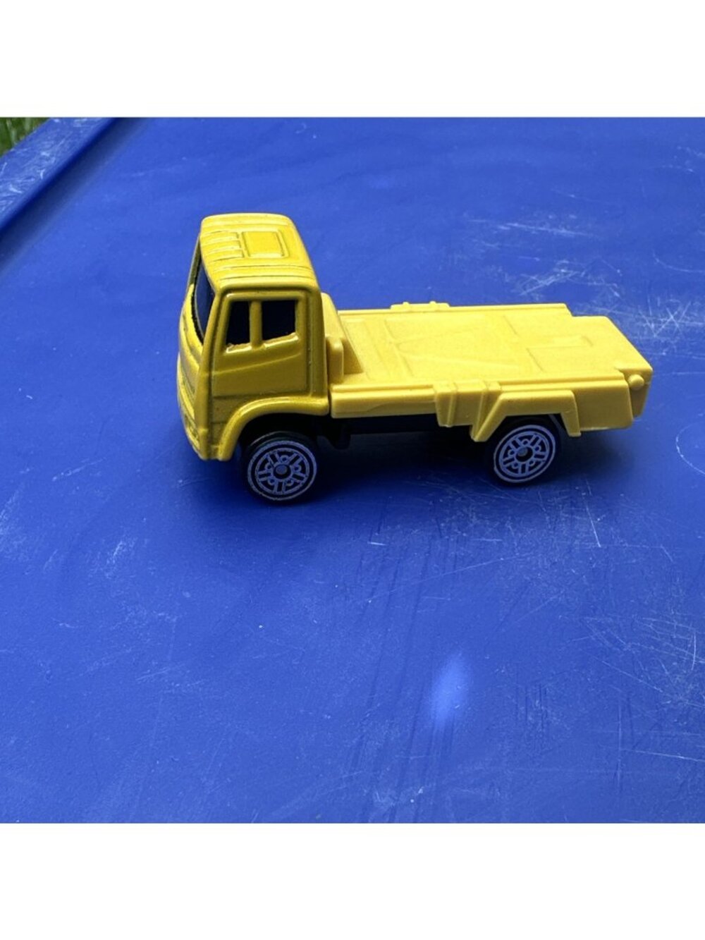 Maisto Ladder Truck Semi Flat Bed Die Cast Toy  Vehicle Yellow 1:64